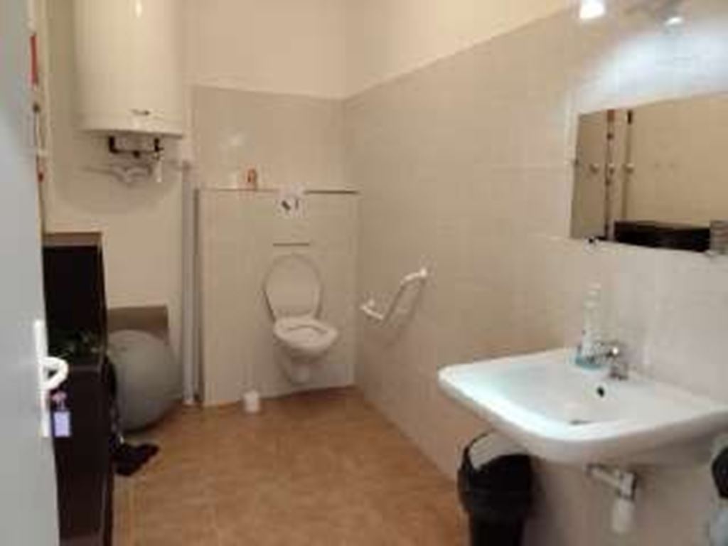 Local professionnel REGUSSE (83630) AZUR VERDON IMMO