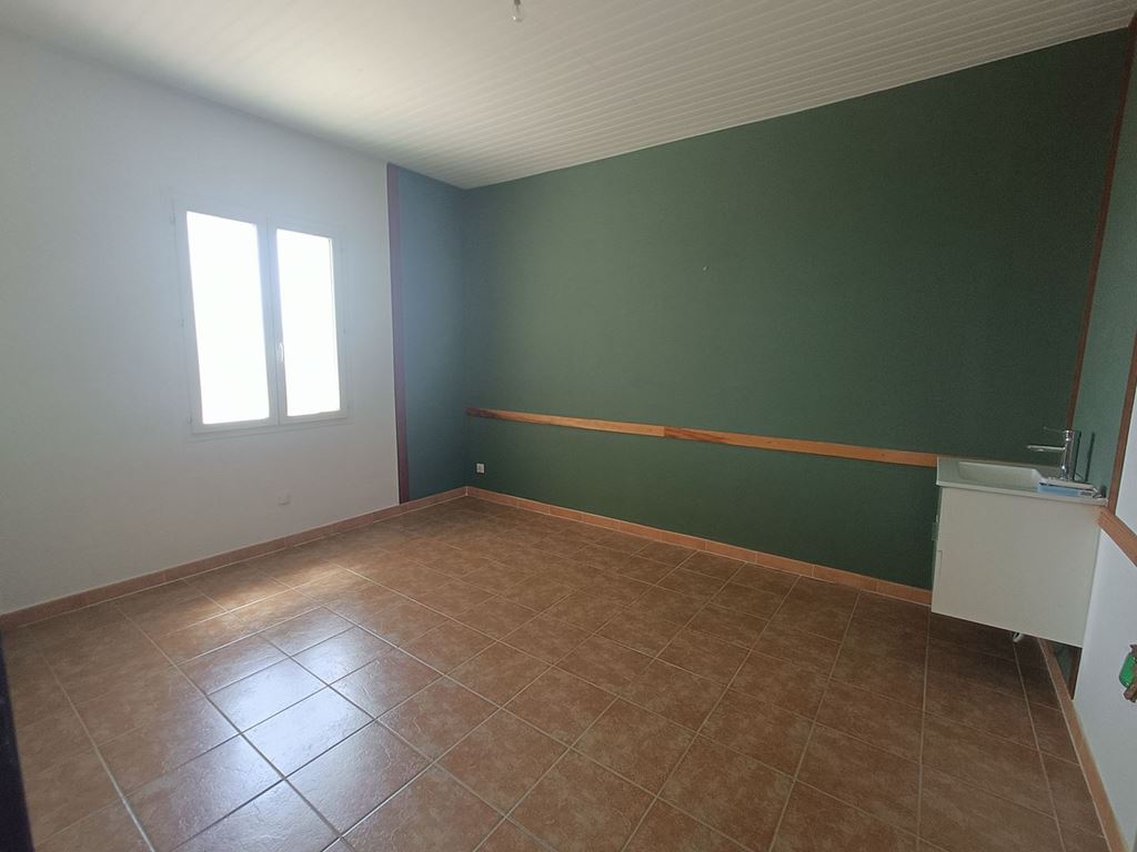 Local professionnel REGUSSE (83630) AZUR VERDON IMMO